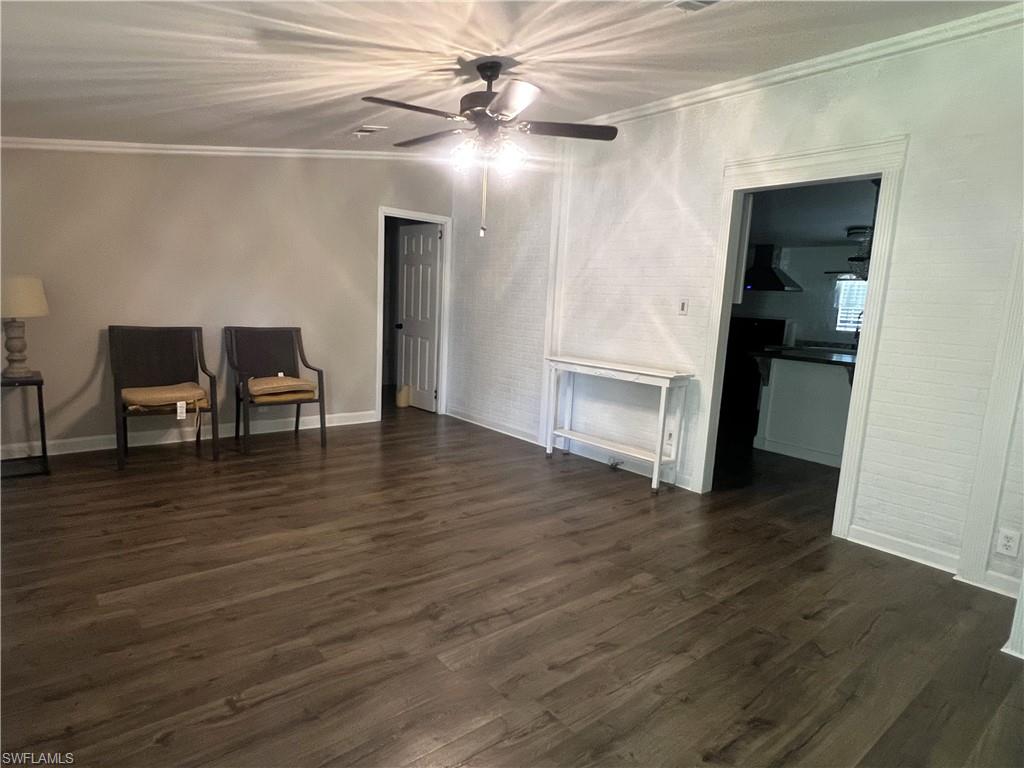 1027 Everglade Ave Property Photo 3
