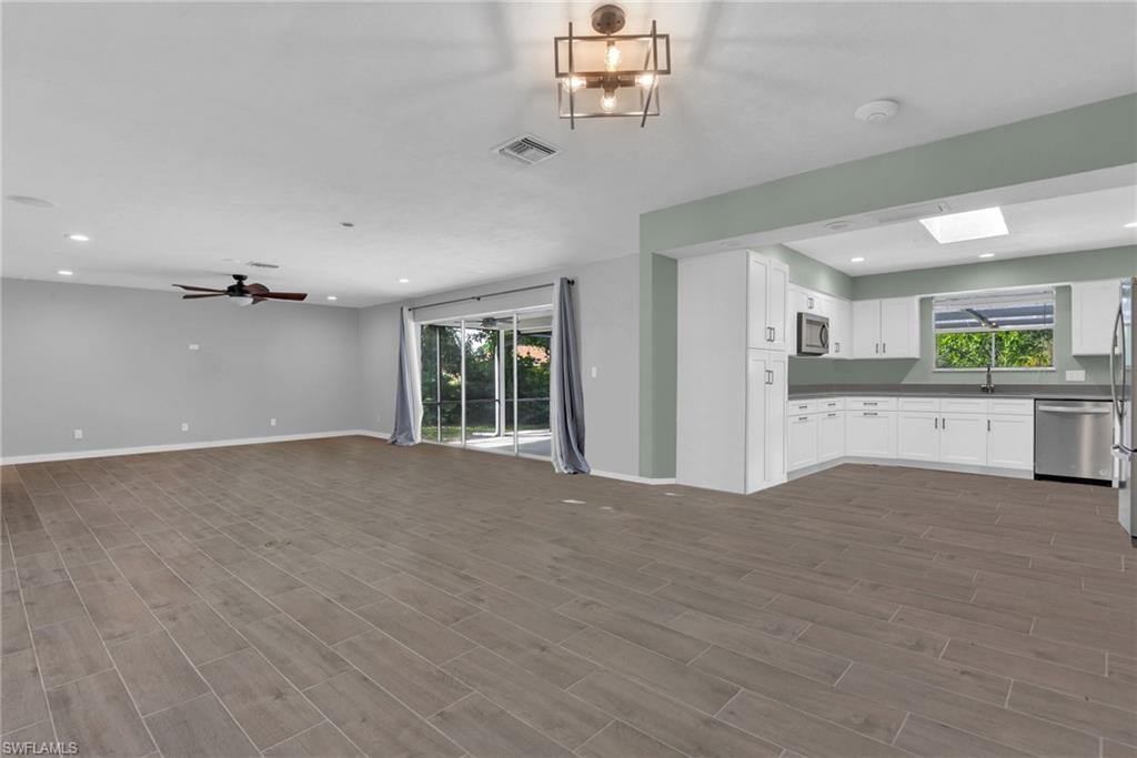 920 Altadena Dr Property Photo 3