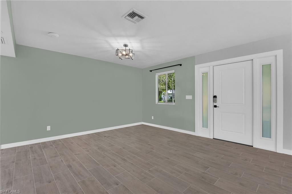 920 Altadena Dr Property Photo 23