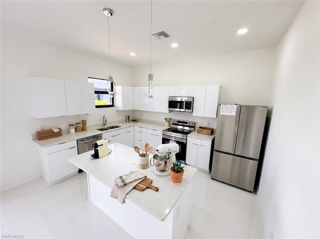 4324 Jacaranda Pkwy W Property Photo 3
