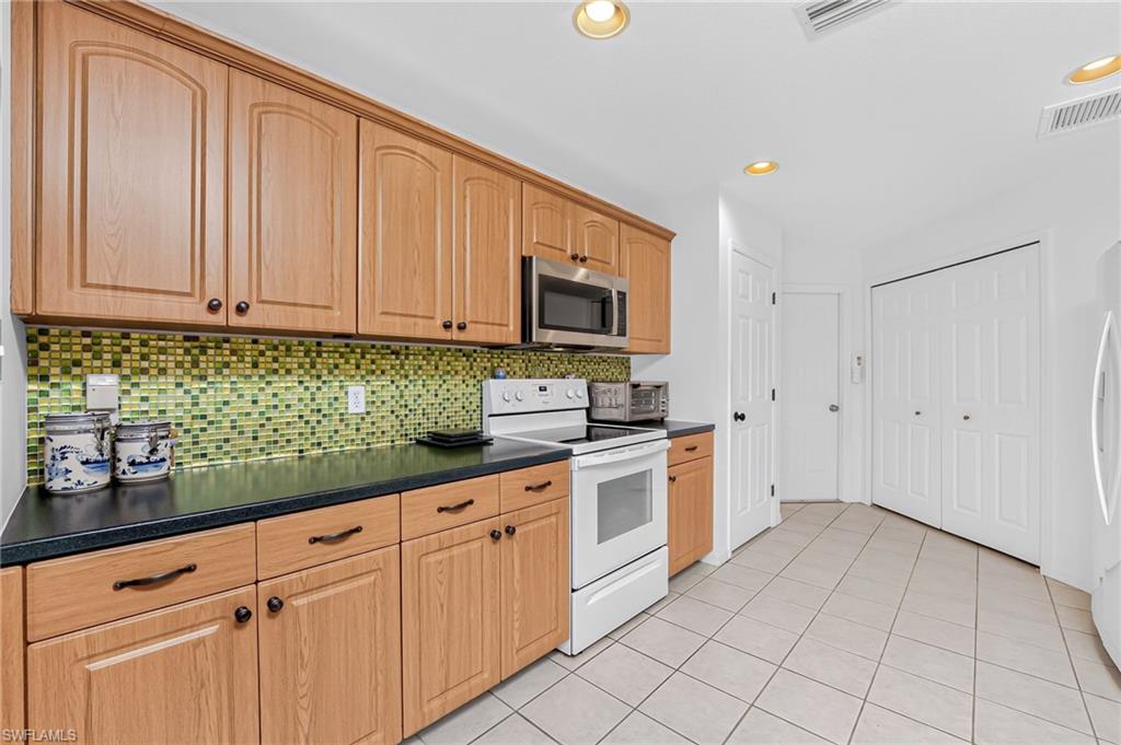 3901 Cape Cole Blvd Property Photo 13