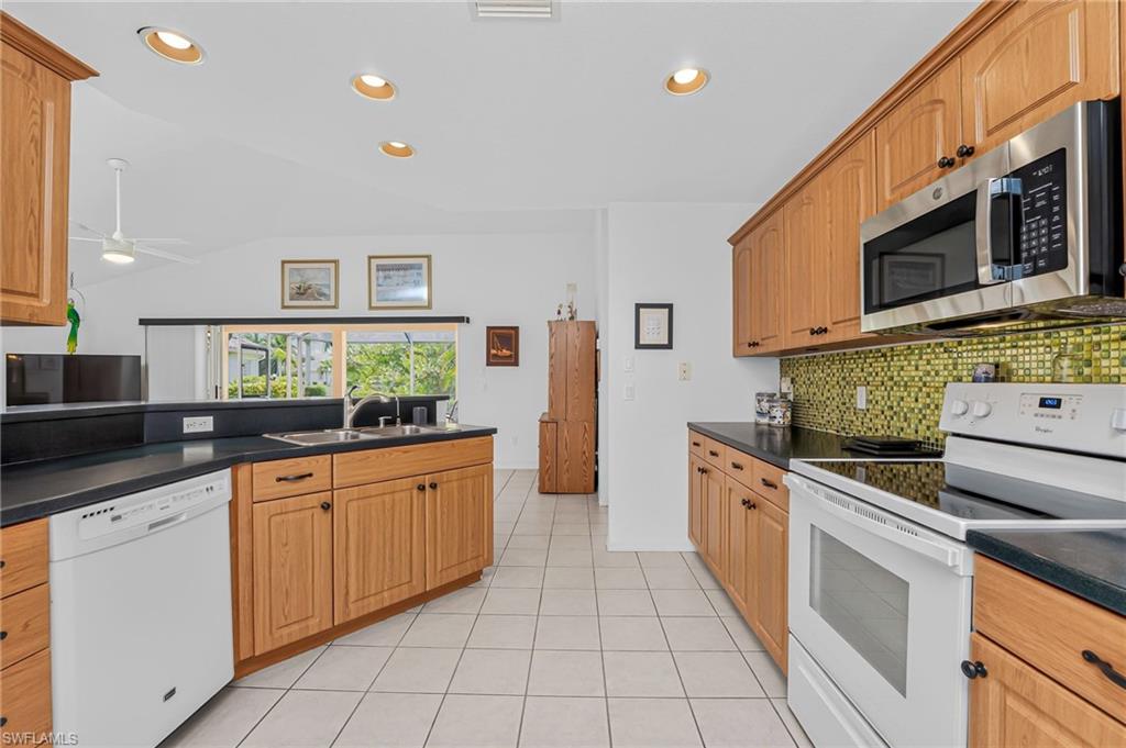 3901 Cape Cole Blvd Property Photo 14