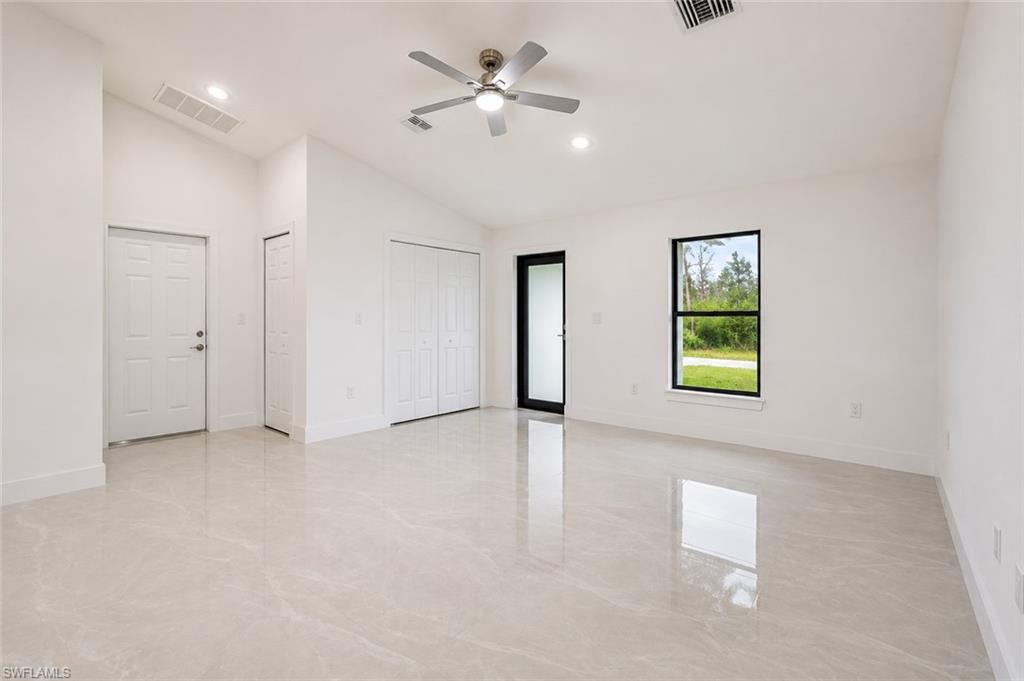640 Lydia St Property Photo 10