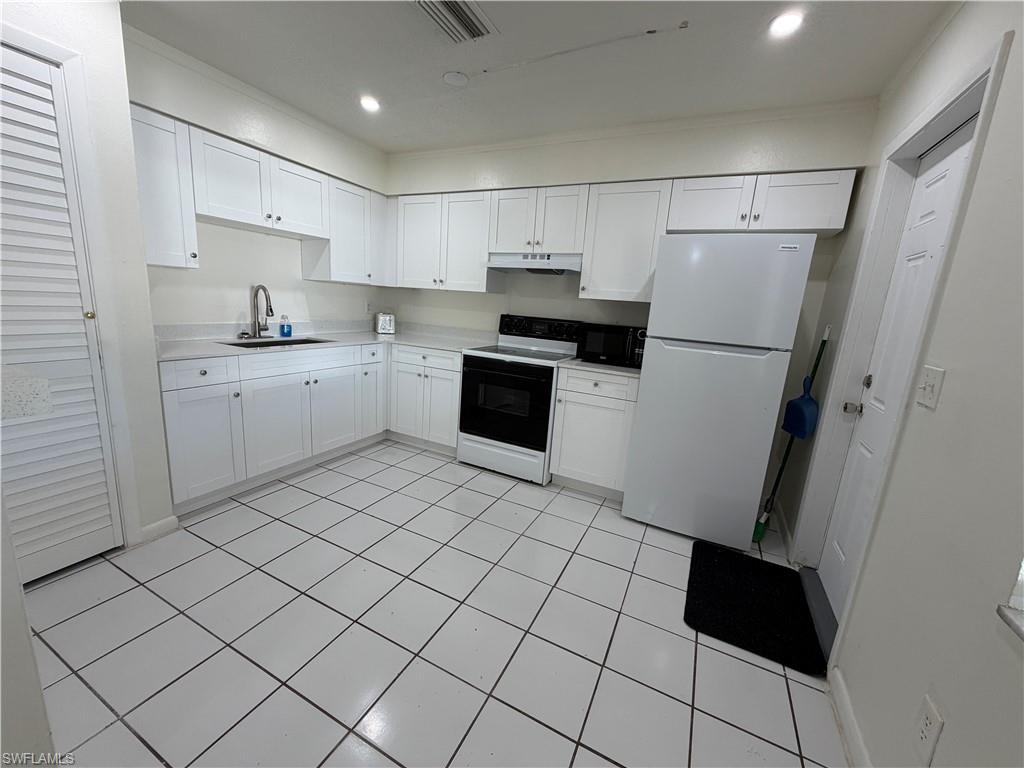 5831 Casablanca Ct Property Photo 5