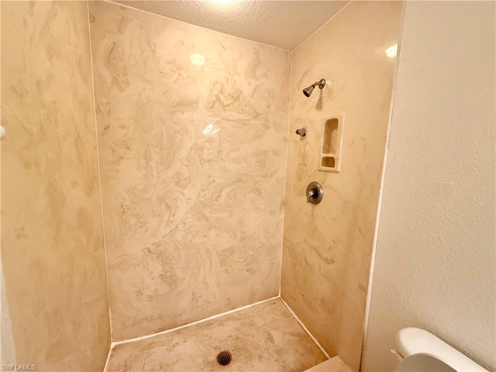 103 E 11th St Property Photo 19