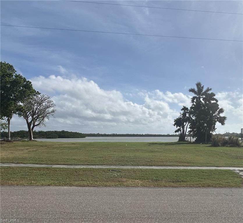 945 Caxambas Dr Property Photo 1