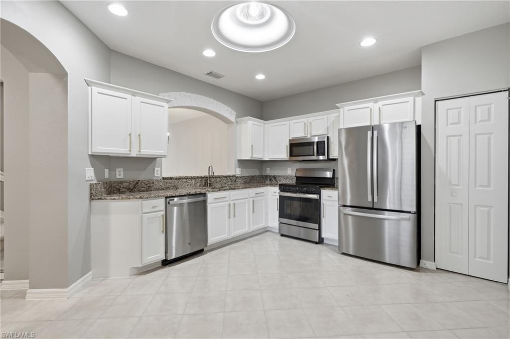 9829 Roundstone Cir Property Photo 13