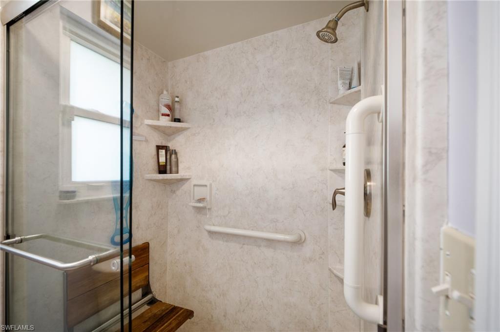 4472 Lake Heather Cir Property Photo 17