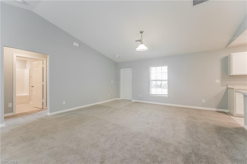 2915 66th St W Property Photo 2