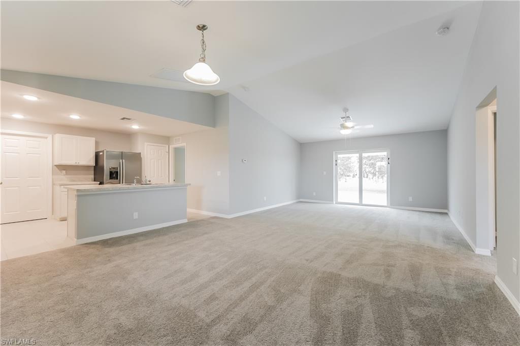 2915 66th St W Property Photo 4