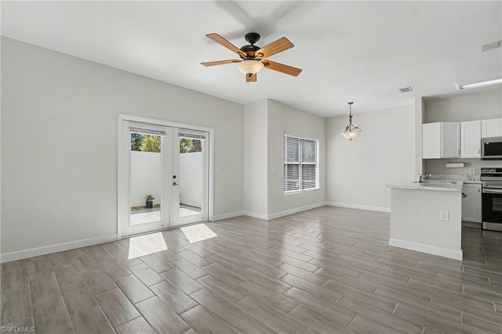6081 Lake Front Dr Property Photo 8