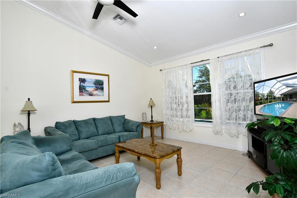 599 Genevieve Dr Property Photo 12