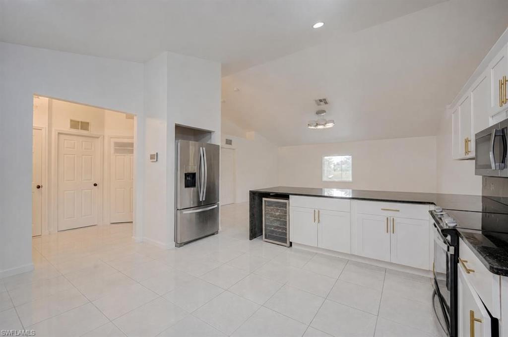 1414 Louis Ave Property Photo 6