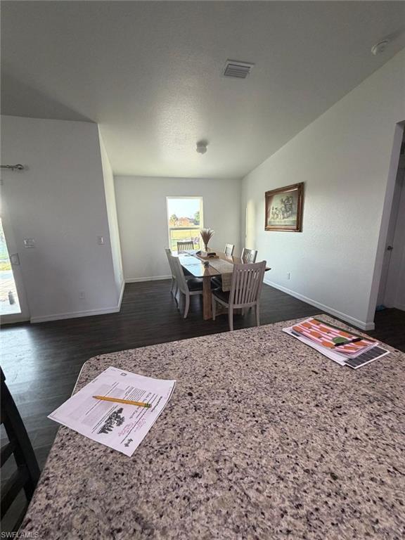 1046 Saturn Ct Property Photo 2