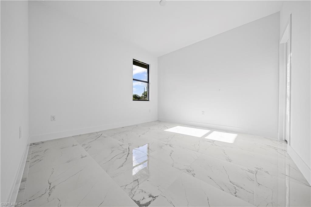 2810 73rd St W Property Photo 13