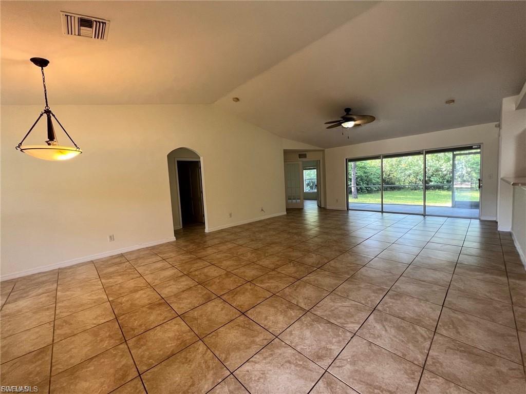 3307 36th St W Property Photo 3