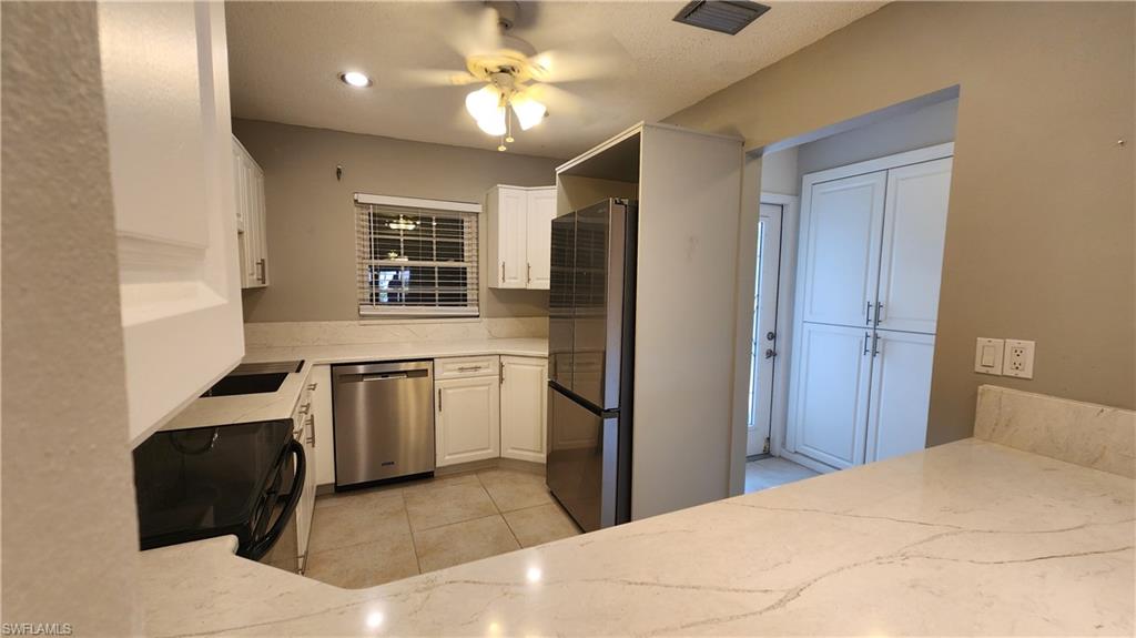 6984 Winkler Rd Property Photo 2
