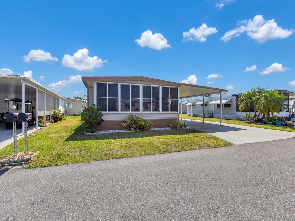 300 Shoreland Dr Property Photo 2