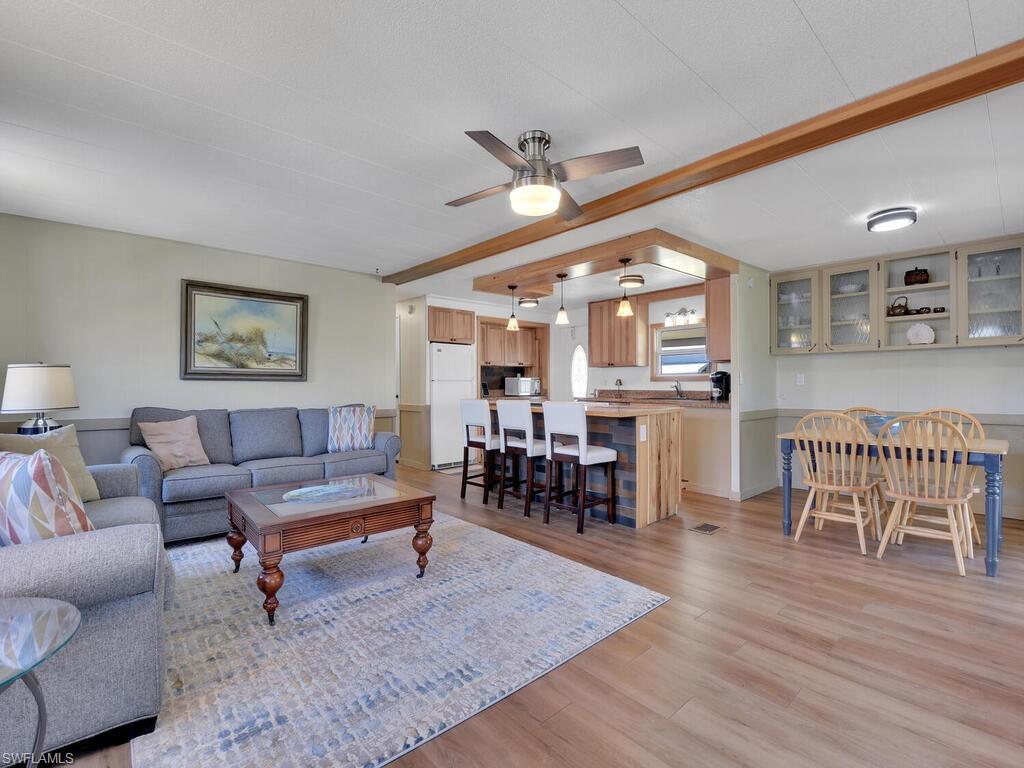300 Shoreland Dr Property Photo 13