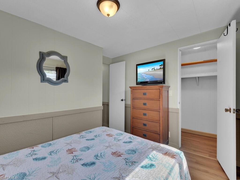 300 Shoreland Dr Property Photo 22