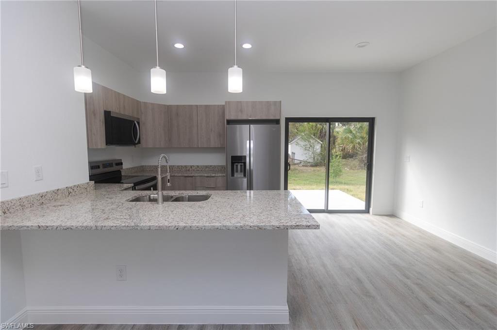 5010 Day Ln Property Photo 2