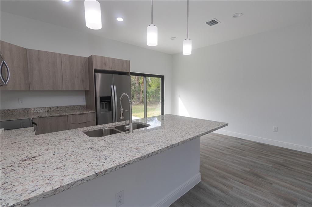 5010 Day Ln Property Photo 4