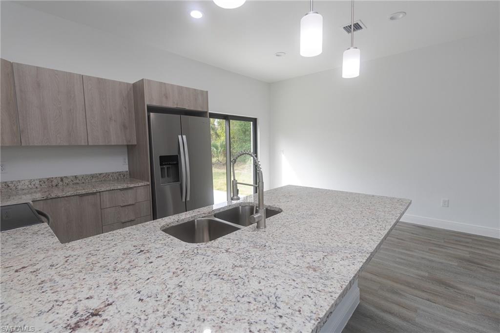 5010 Day Ln Property Photo 7