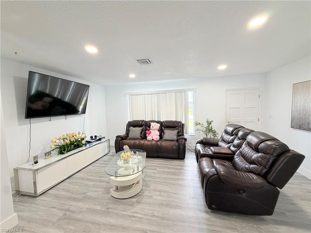 1704 Viscaya Pkwy Property Photo 2
