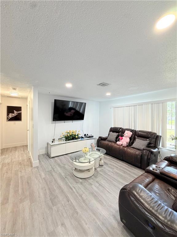1704 Viscaya Pkwy Property Photo 4