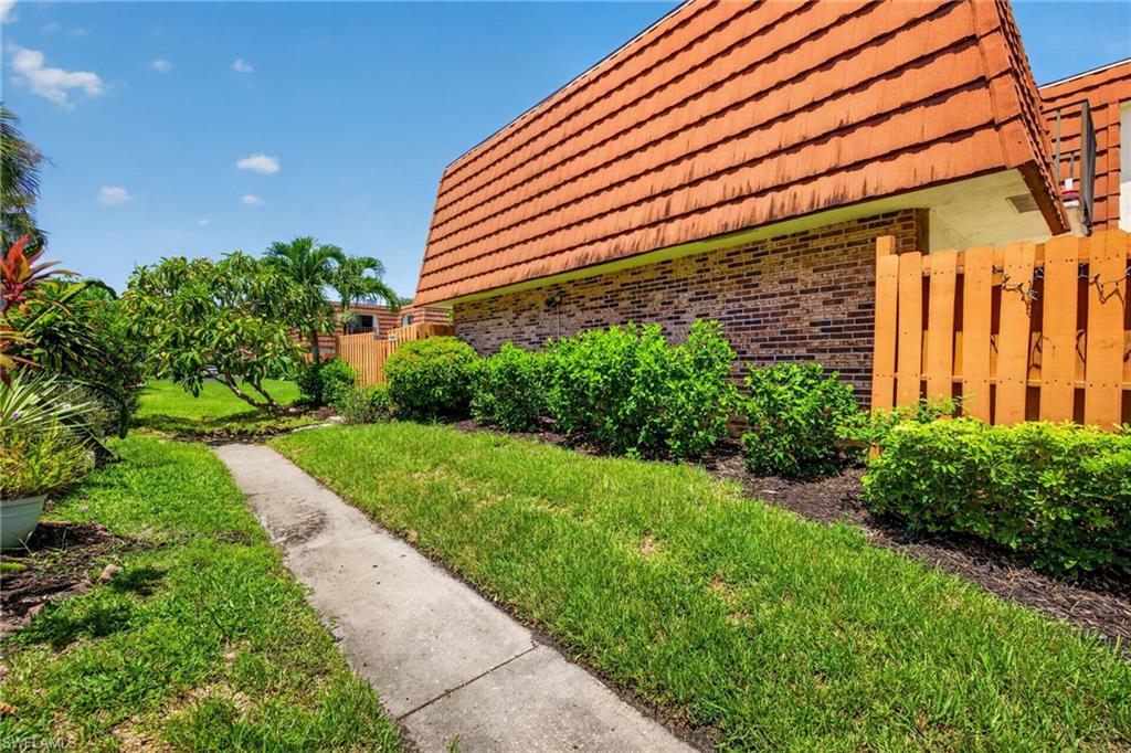 1448 Park Shore Cir 2 Property Photo 3
