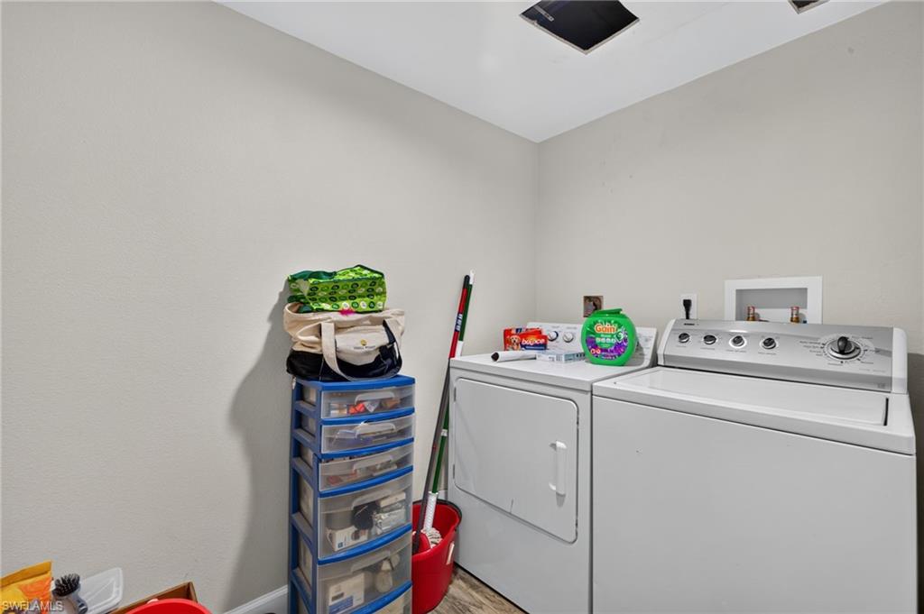 1448 Park Shore Cir 2 Property Photo 20