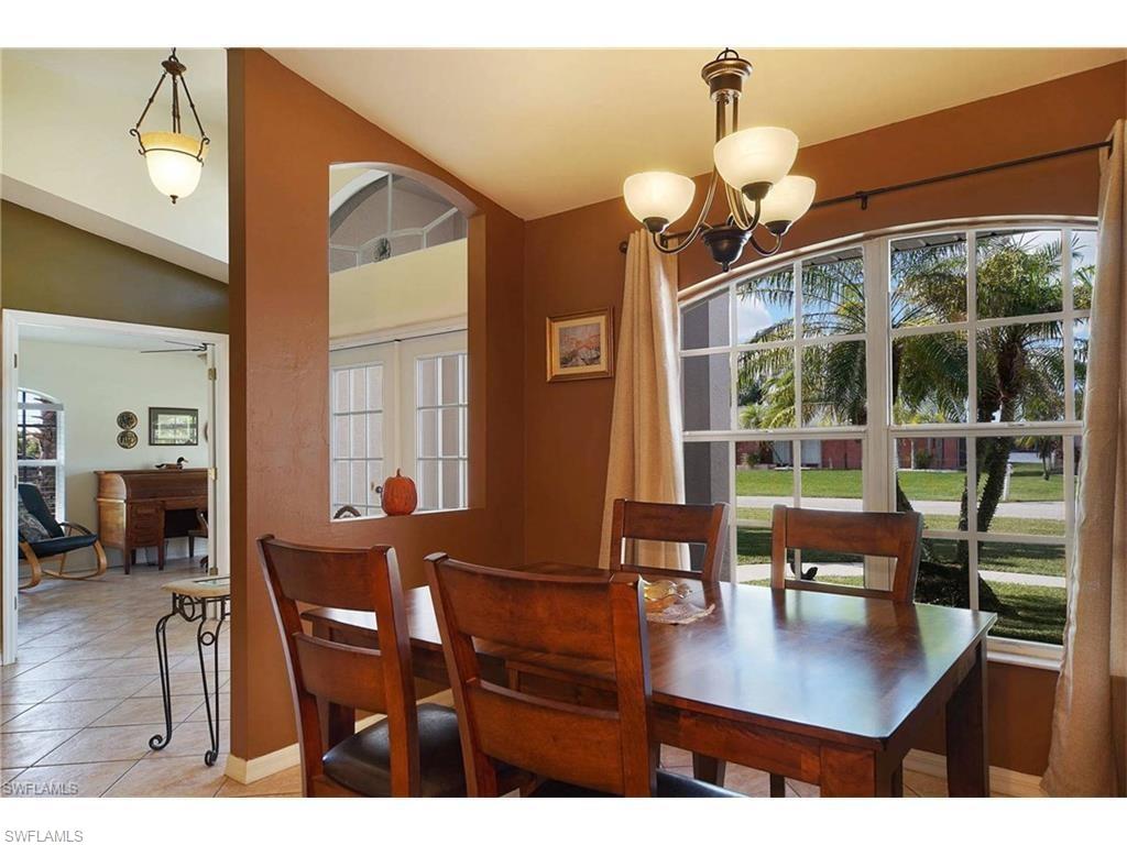 703 Sw Santa Barbara Pl Property Photo 4