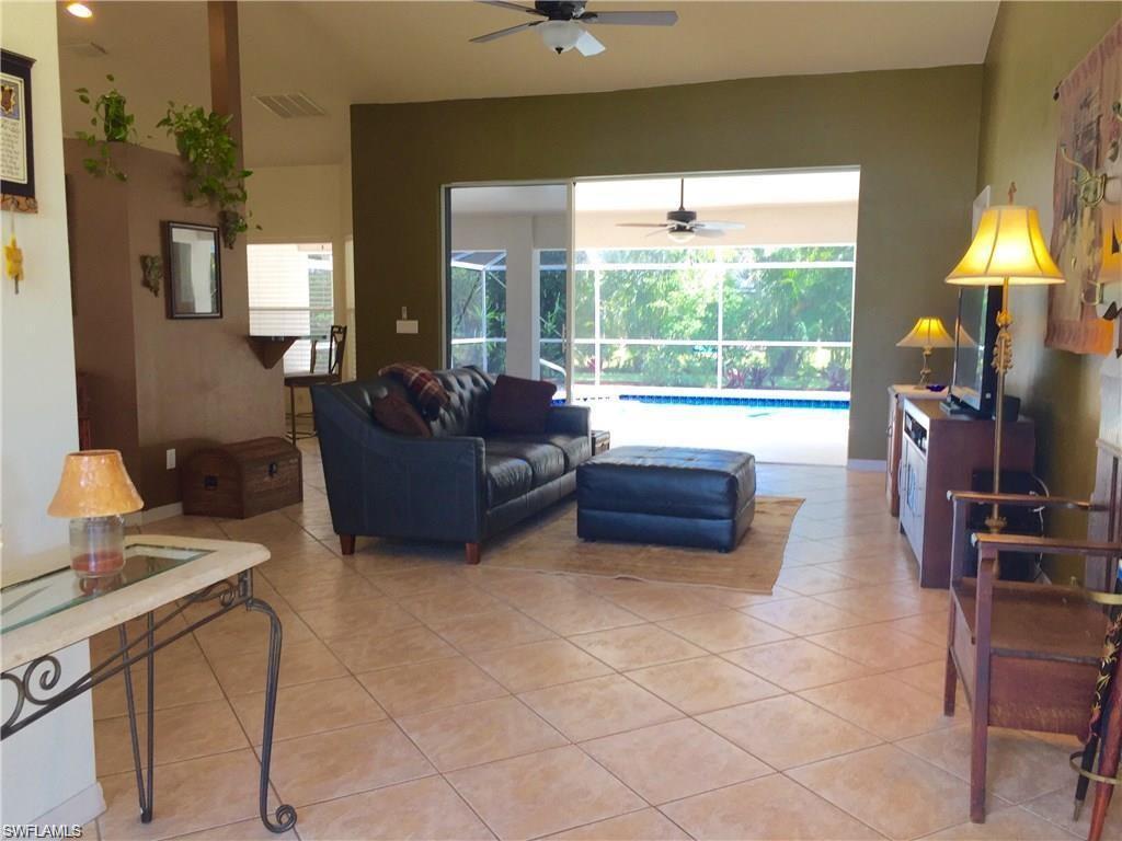 703 Sw Santa Barbara Pl Property Photo 5