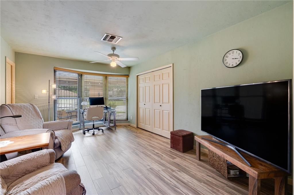 4230 Glasgow Ct Property Photo 16