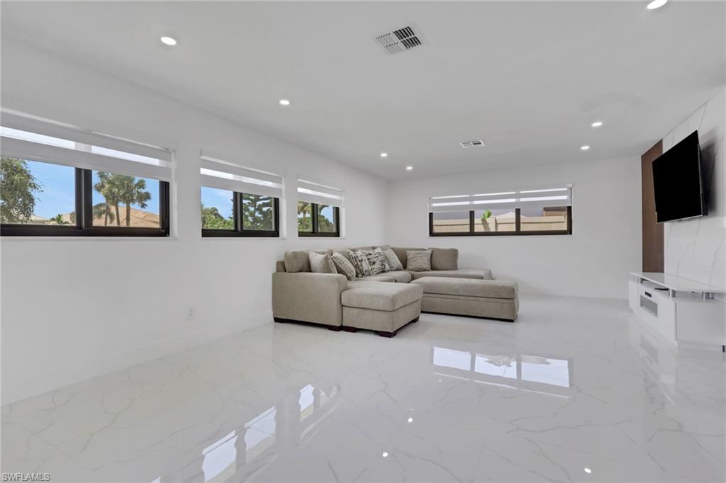 4943 Pelican Blvd Property Photo 4