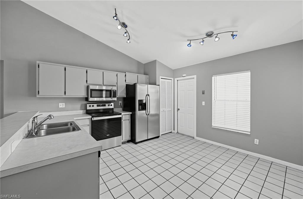 1325 Sw 25th Ter Property Photo 9