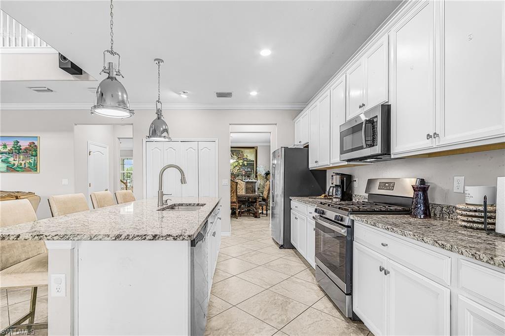 17589 Wayside Bend Property Photo 8