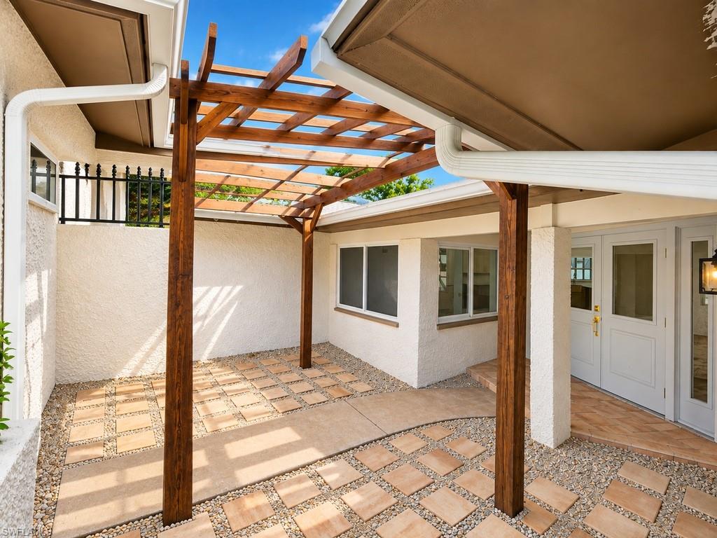 5687 Eichen Cir E Property Photo 7
