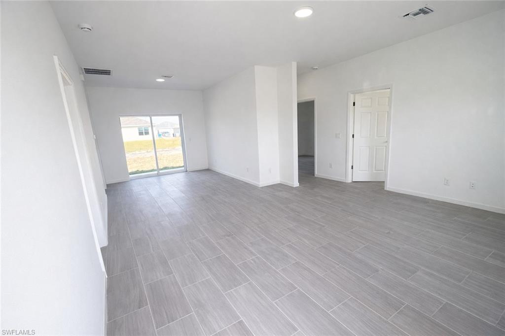 1141 Columbo Ave S Property Photo 3