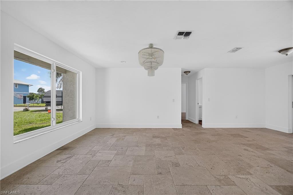 6049 Perthshire Ln Property Photo 5