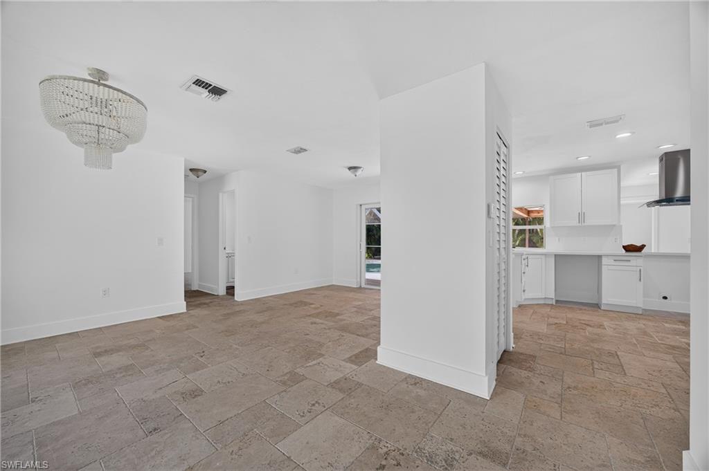 6049 Perthshire Ln Property Photo 8