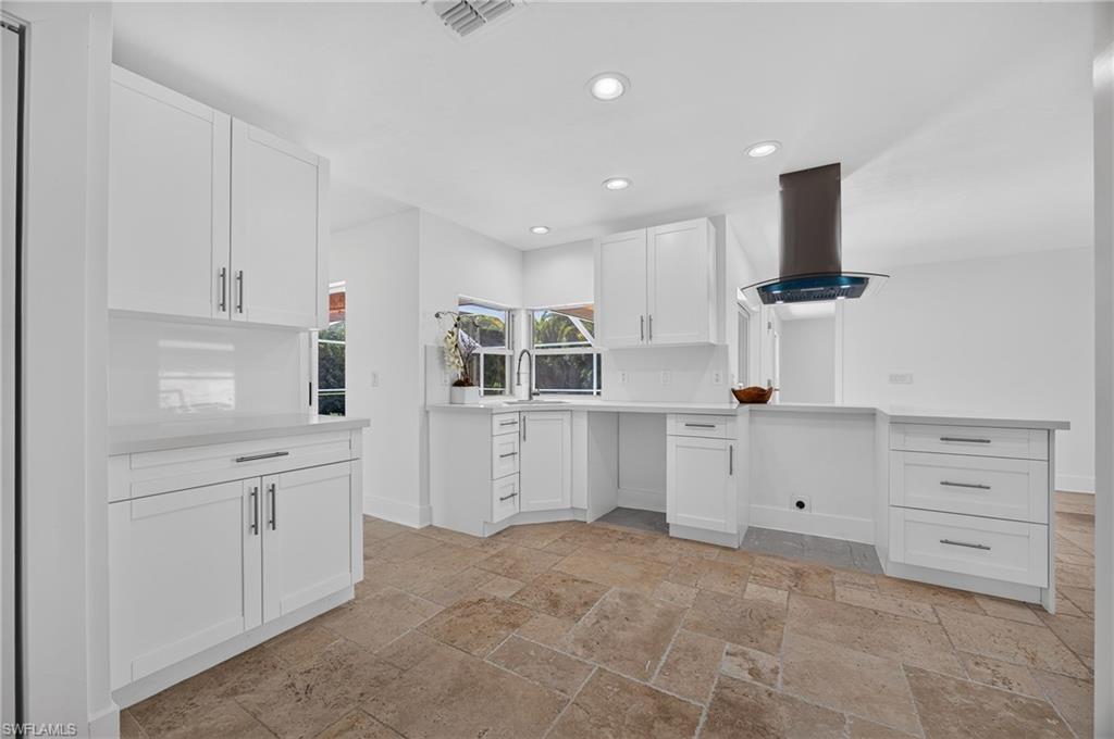 6049 Perthshire Ln Property Photo 10