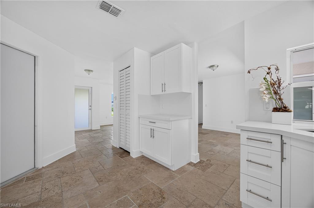 6049 Perthshire Ln Property Photo 14