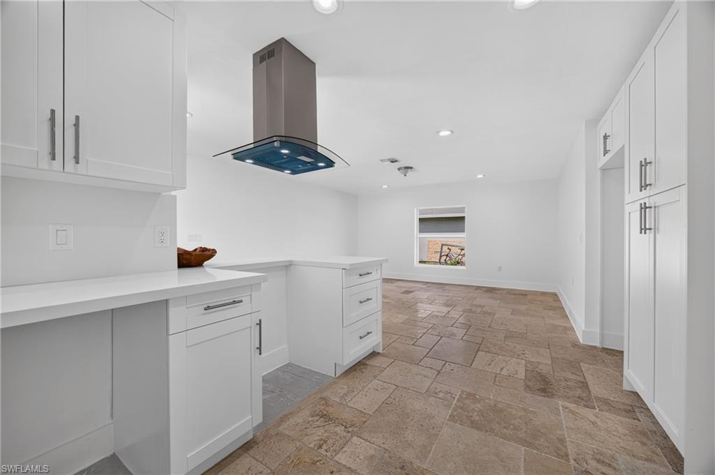 6049 Perthshire Ln Property Photo 15