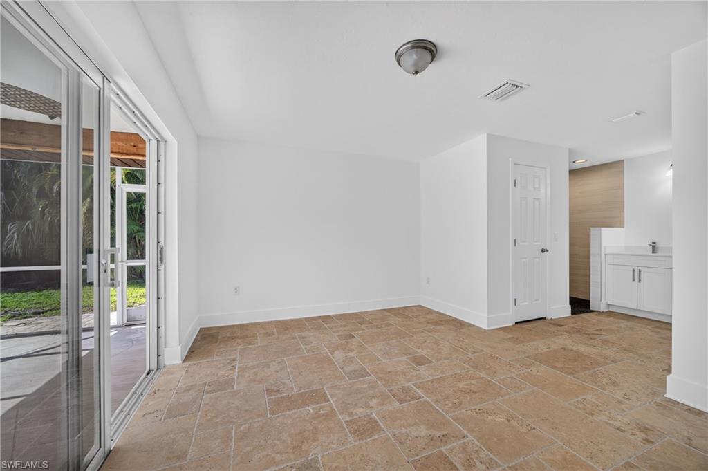 6049 Perthshire Ln Property Photo 18