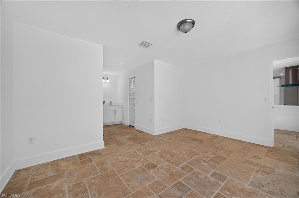 6049 Perthshire Ln Property Photo 20
