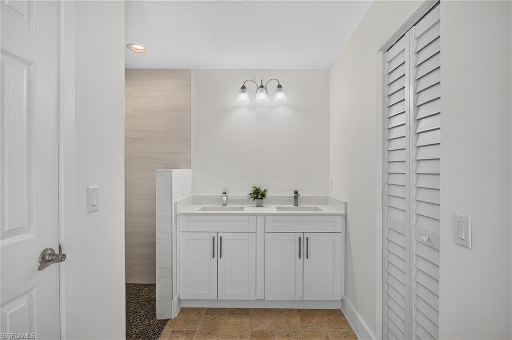 6049 Perthshire Ln Property Photo 21