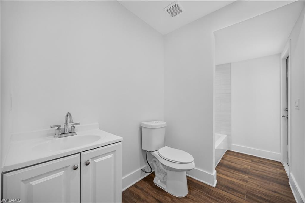 6049 Perthshire Ln Property Photo 24