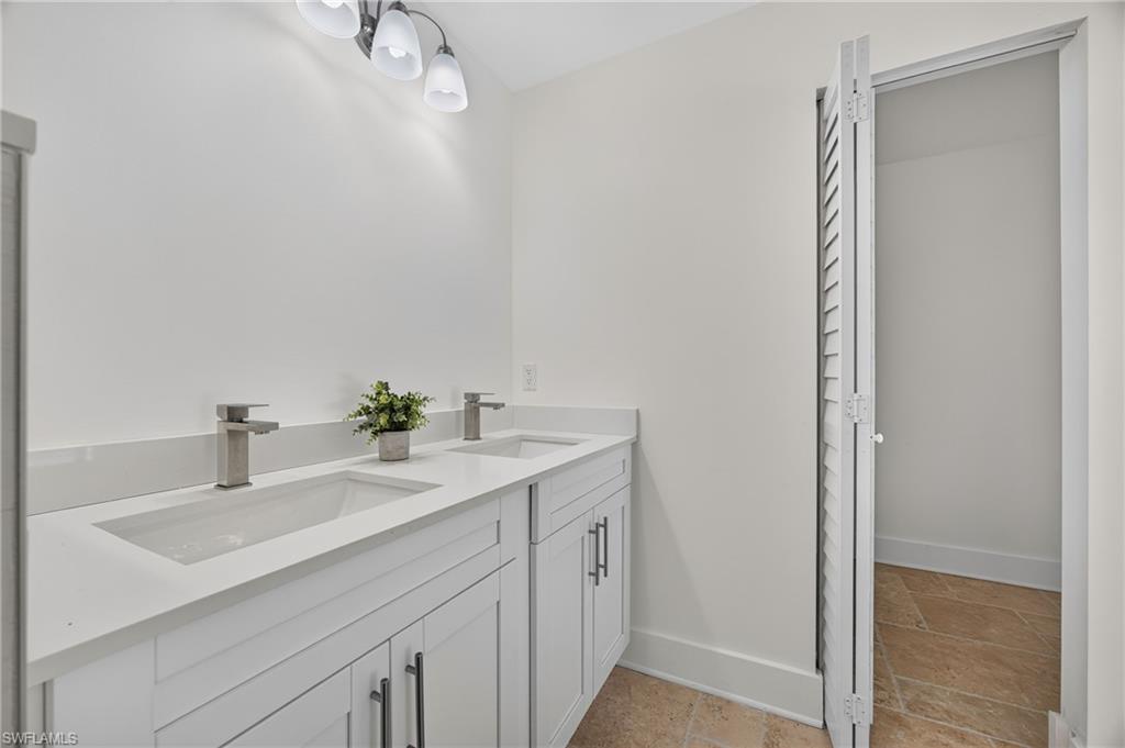 6049 Perthshire Ln Property Photo 25