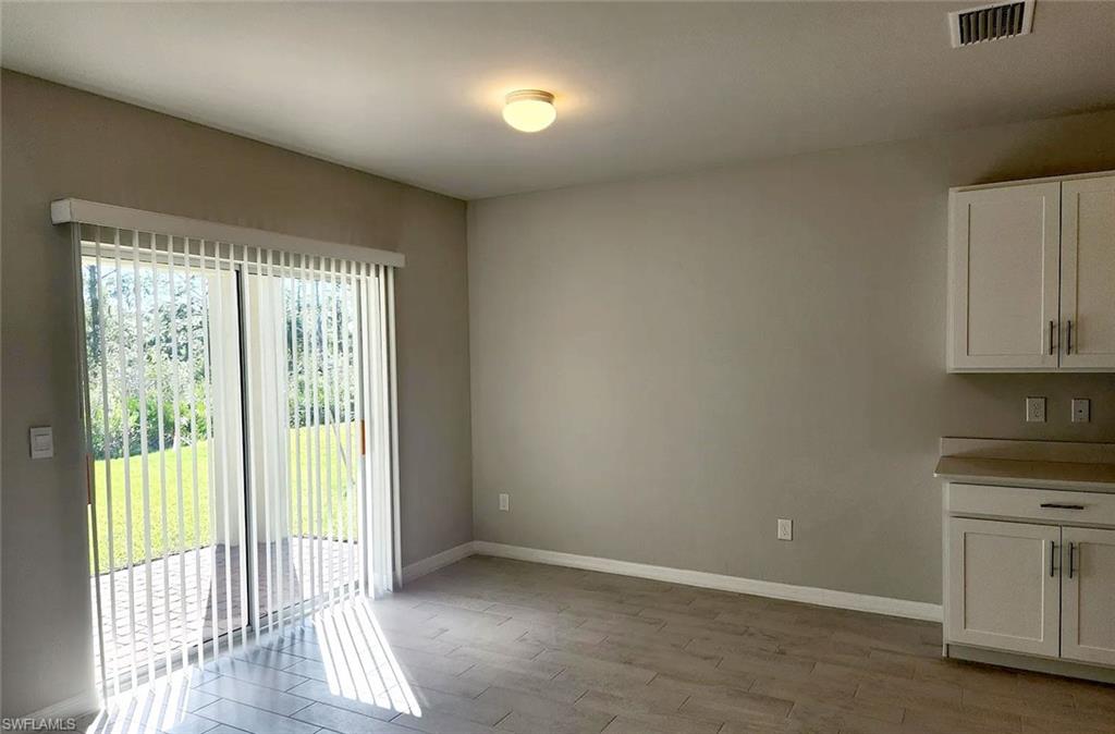 20580 Charles St Property Photo 4